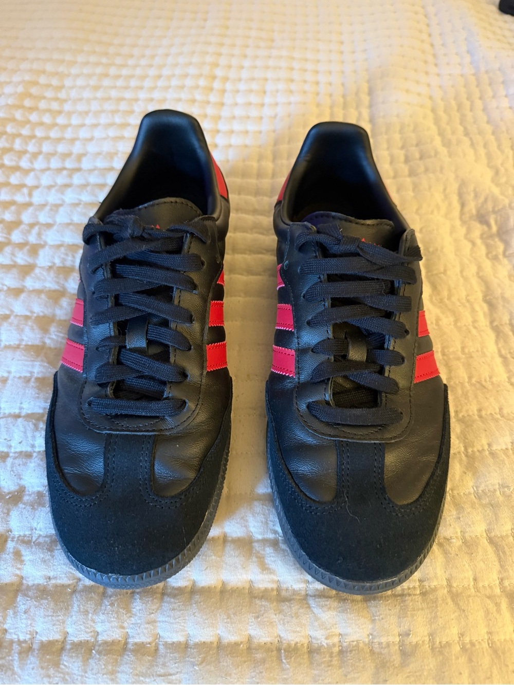 adidas sambas Manchester United Men’s Black Sneakers with Red Stripes